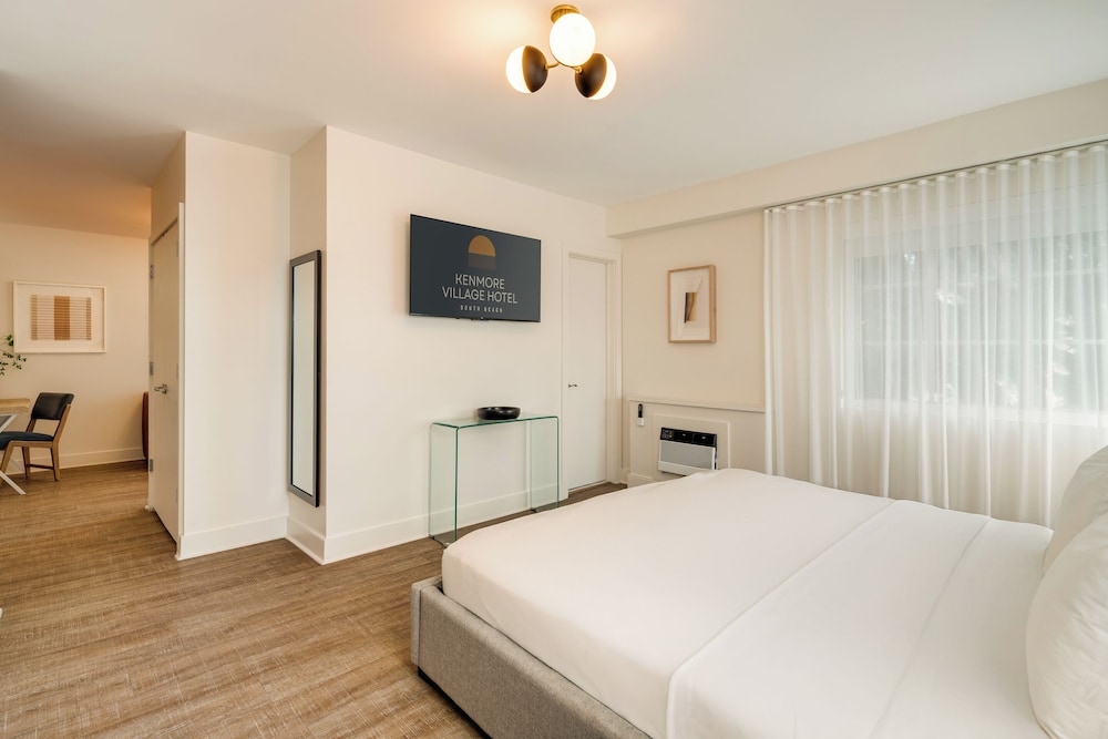 1 BEDROOM, SUITE, KING BED