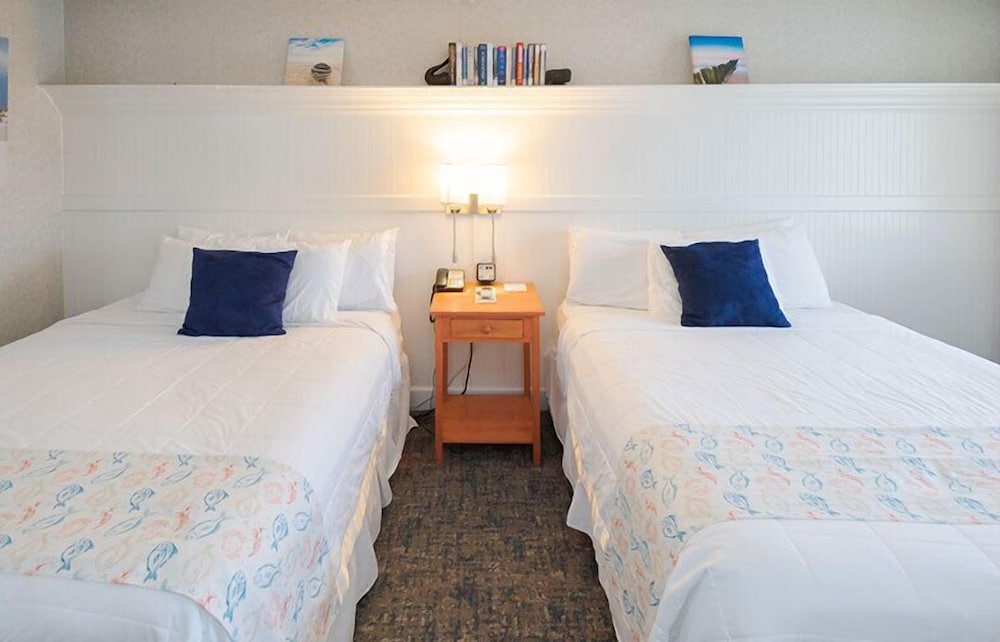 DELUXE, 2 QUEEN BEDS, BEACH VIEW