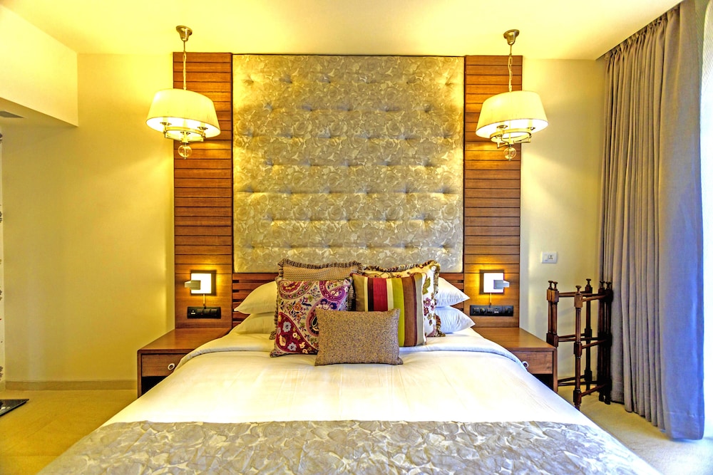 Acron Waterfront Resort 29/80