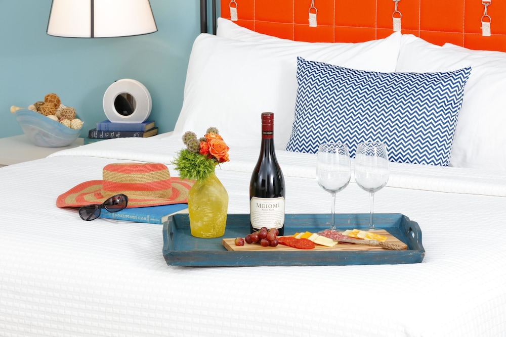 Hotel Indigo Orange Beach Gulf Shores 69/82