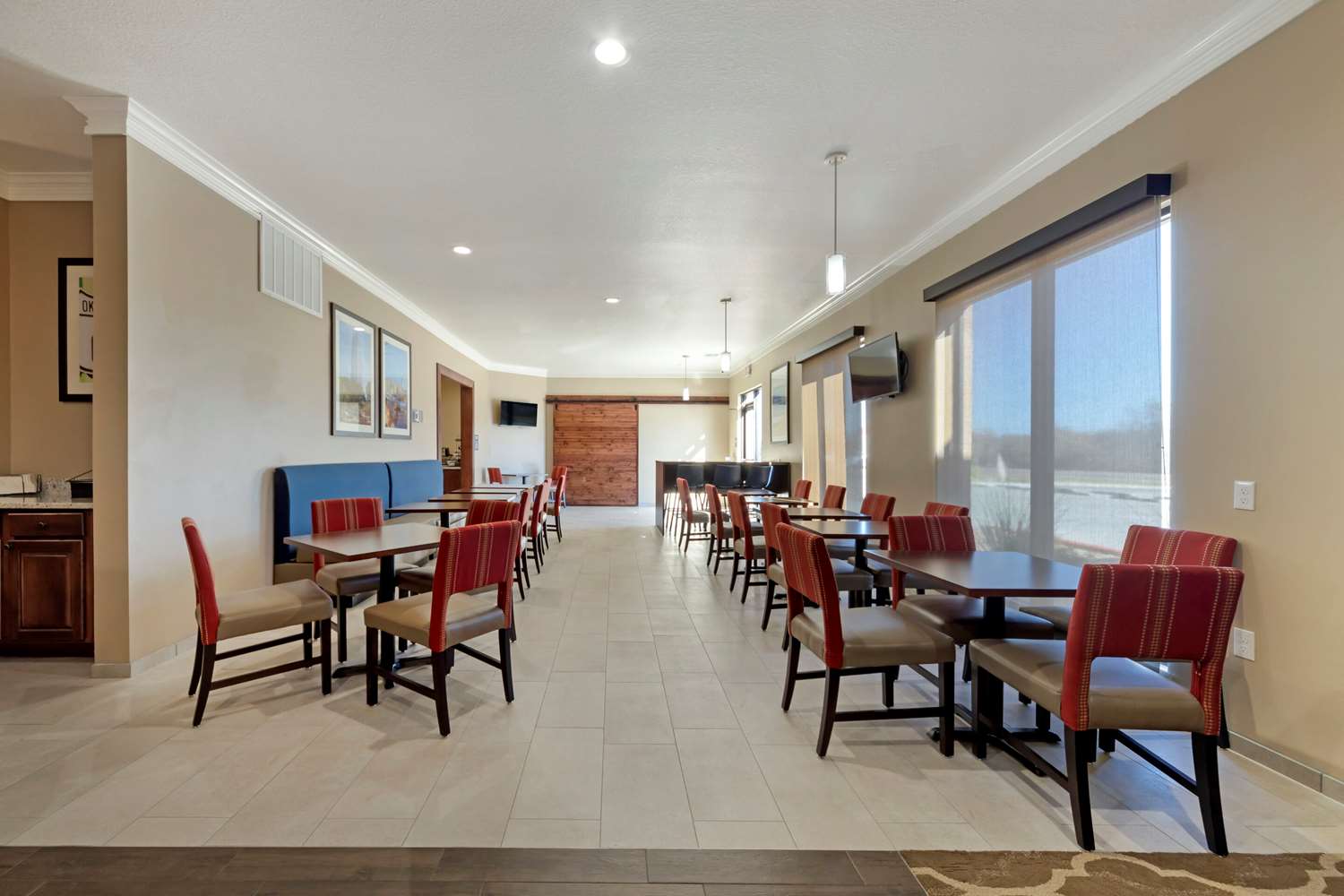 Comfort Inn and Suites Harrah 14/23