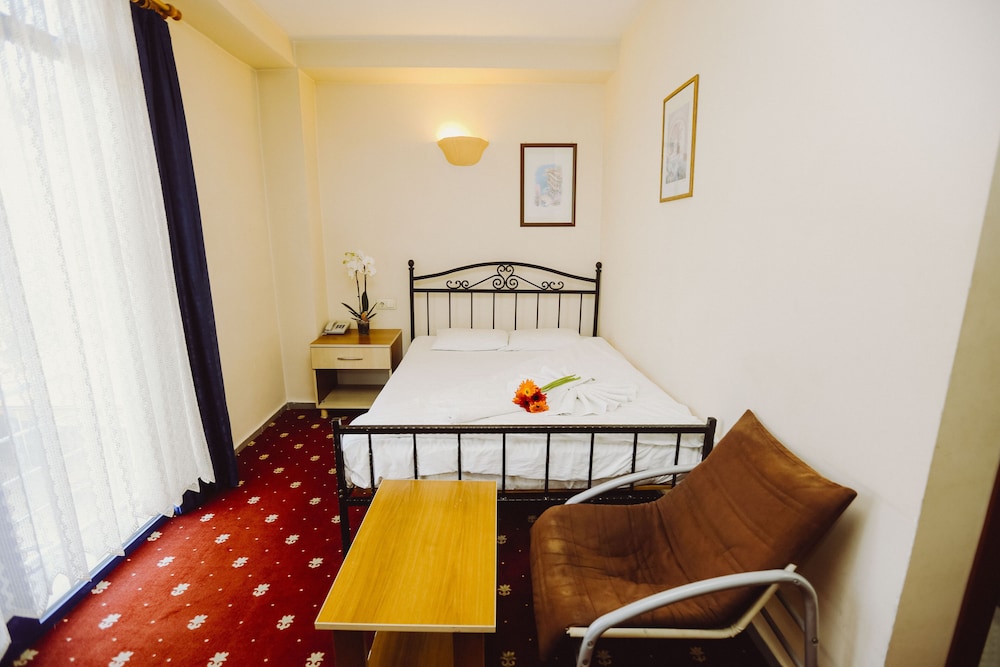 Ozalp Han Hotel 7/16