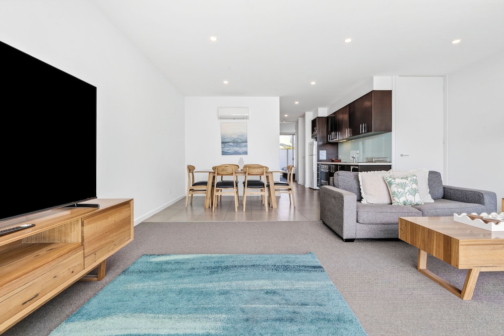 The Dolphin Apartments 35/69