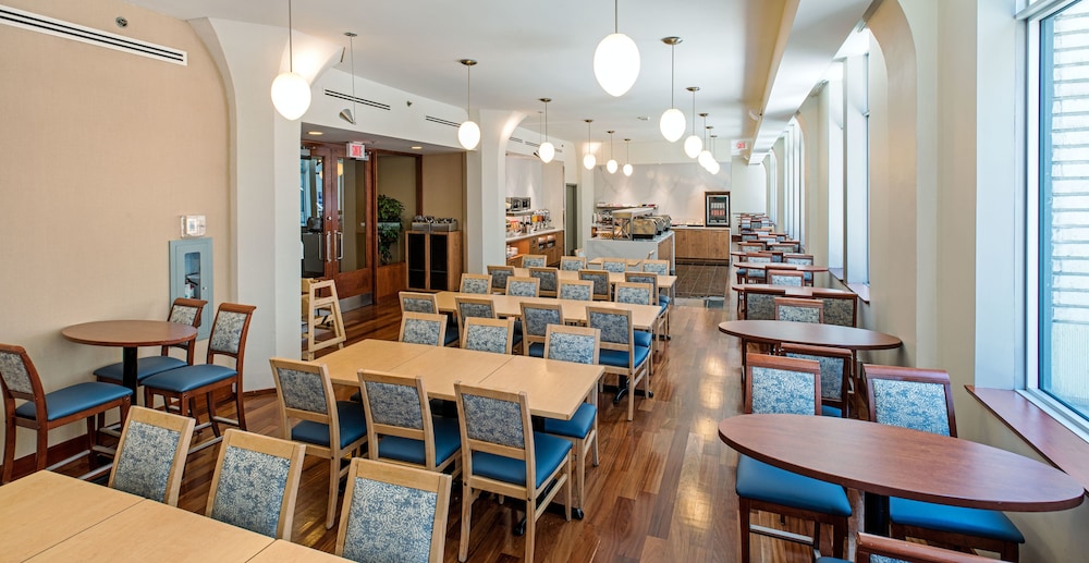 Le Square Phillips Hotel And Suites 30/45