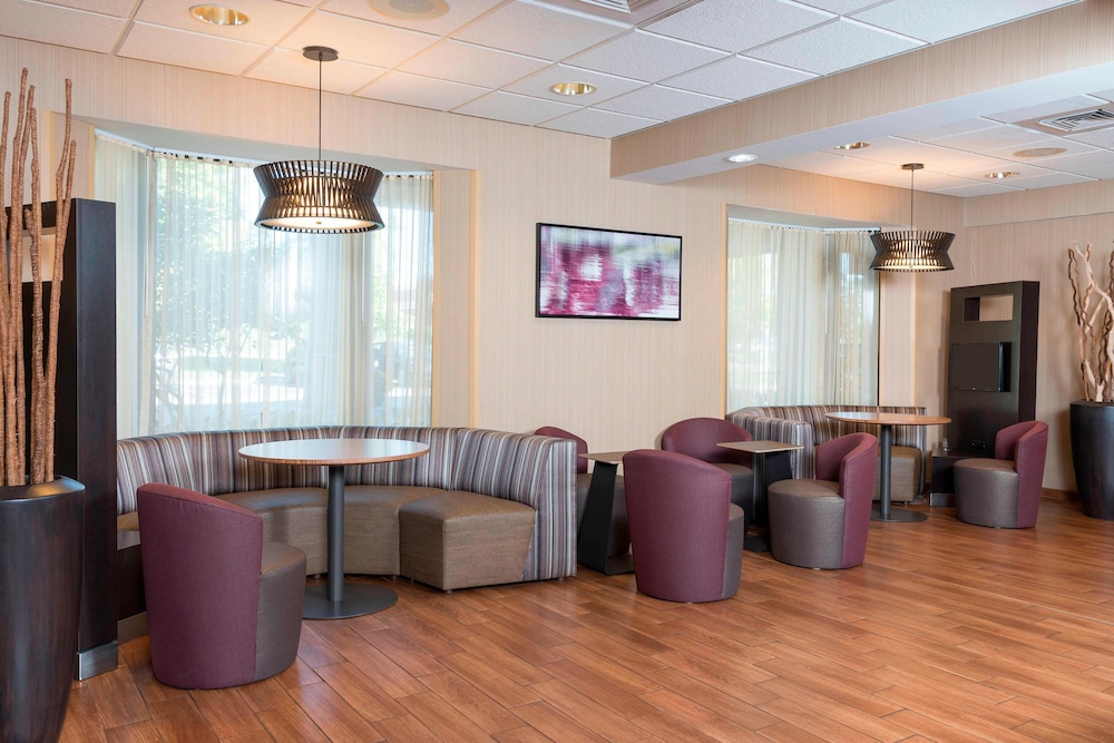 Courtyard By Marriott Traverse City 31/47