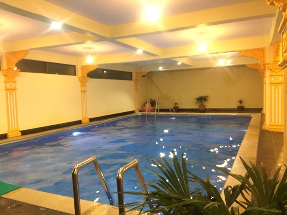 Hotel Lotus Gems 24/37
