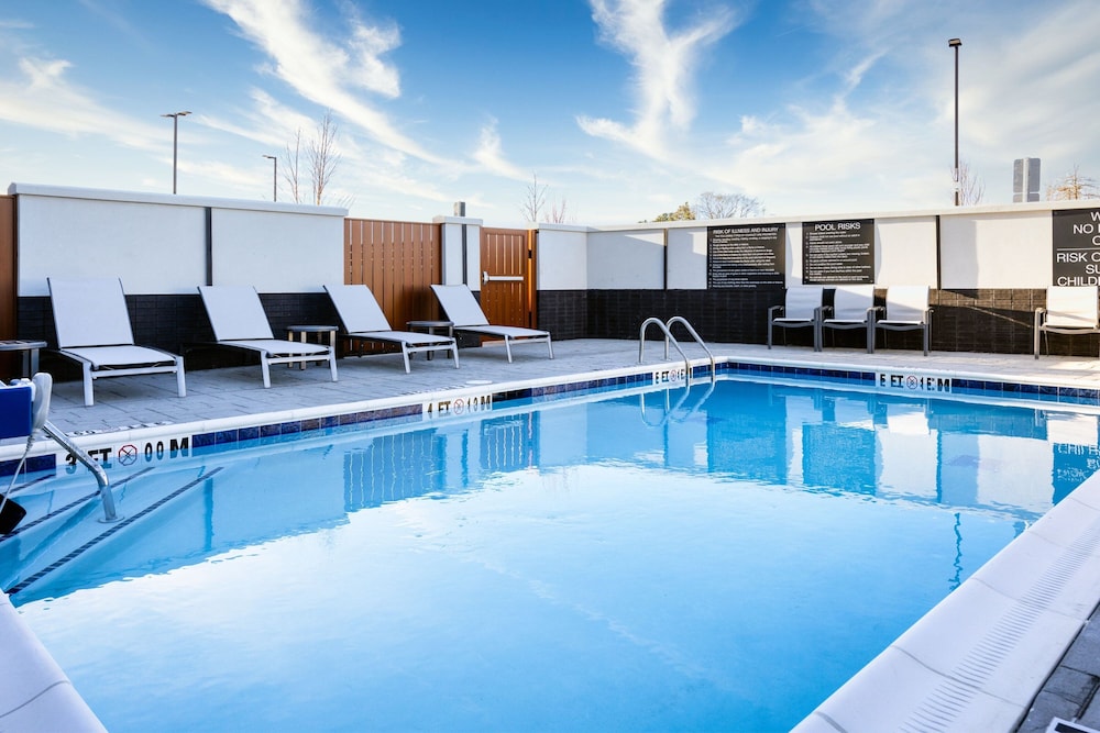 TownePlace Suites Canton Riverstone Parkway 33/38