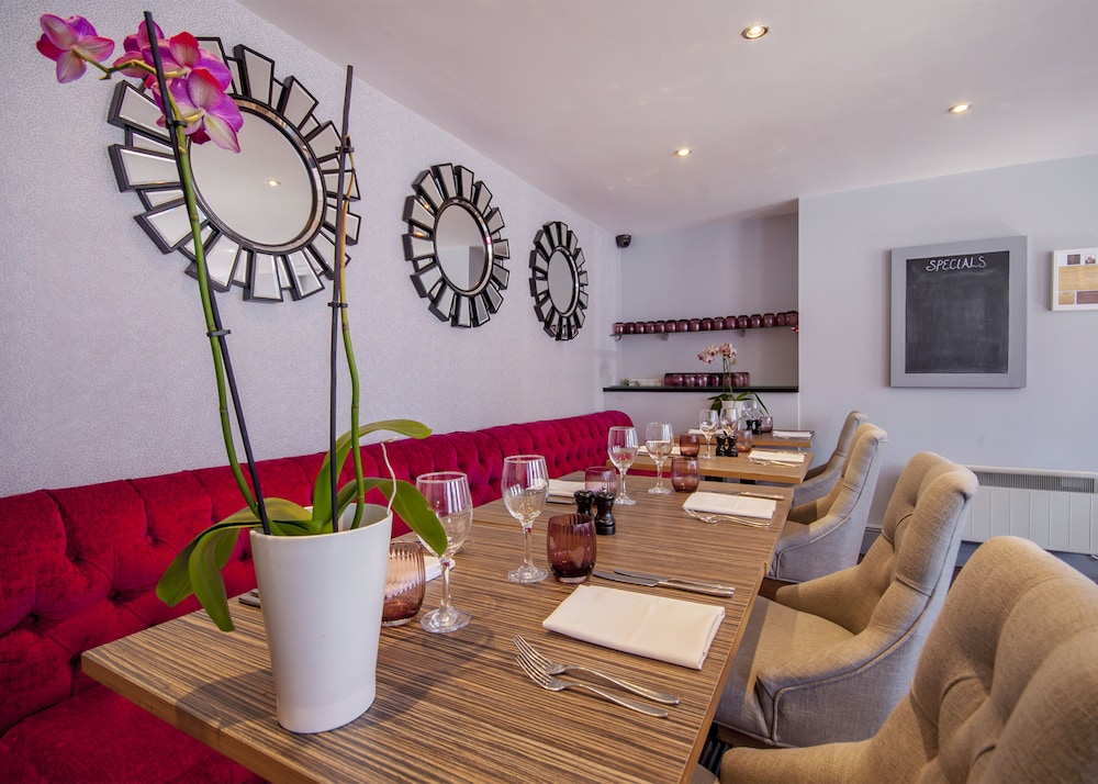 The Highworth Hotel 39/48