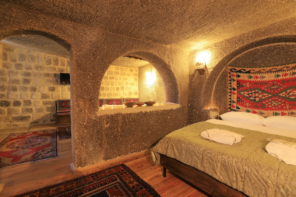 Antique Terrace Suites 20/50