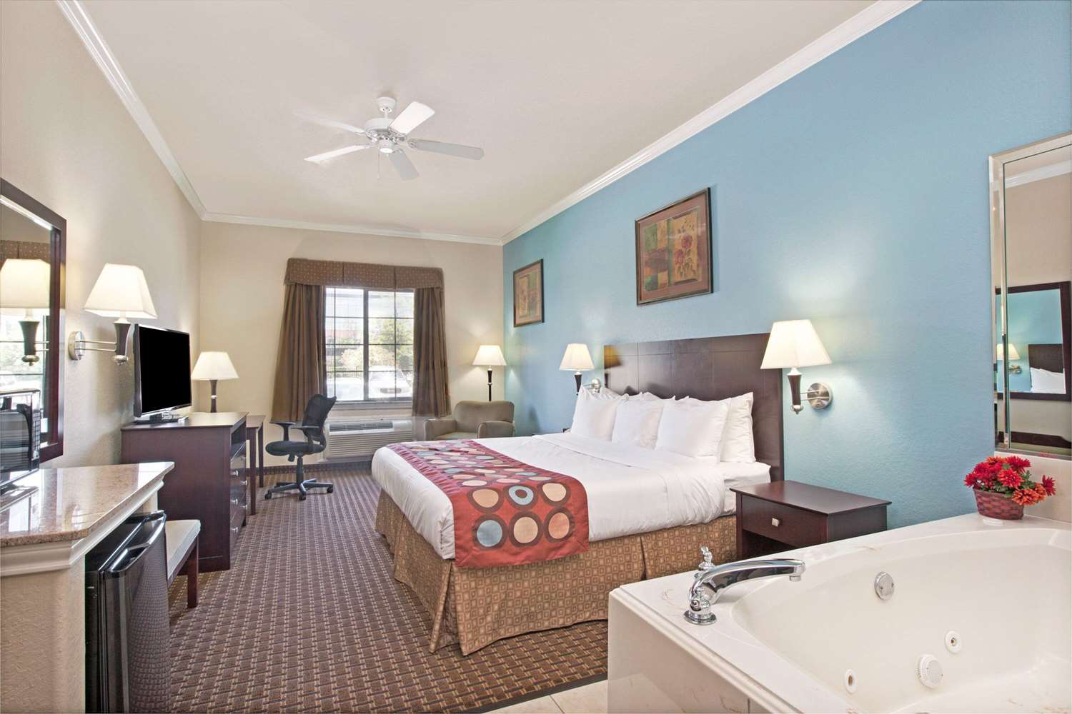 Super 8 by Wyndham IAH West/Greenspoint 12/31