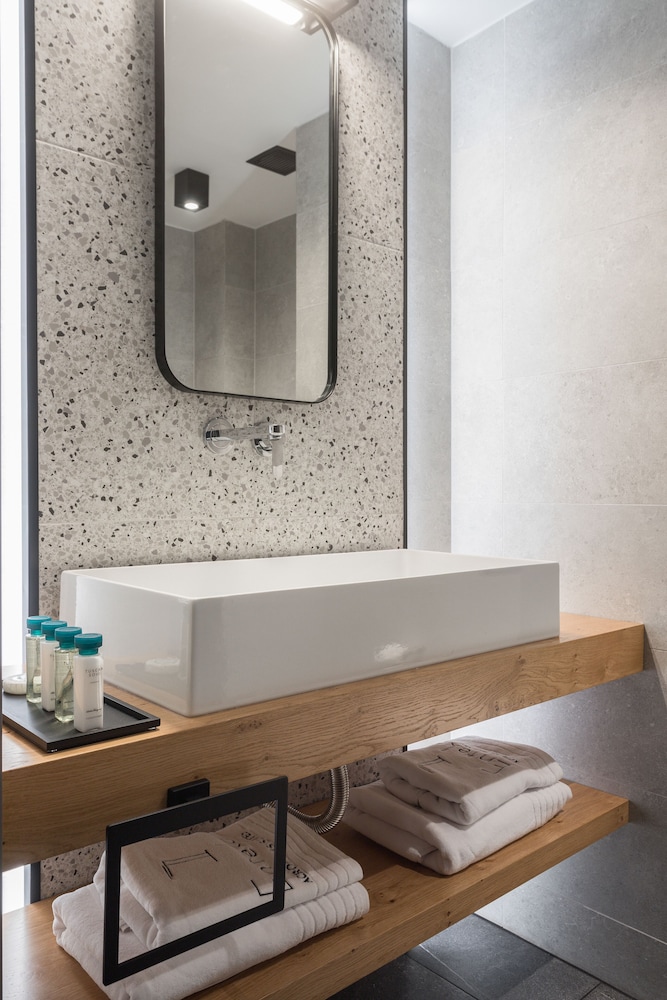 11 Enteka Acropolis Suites 47/50