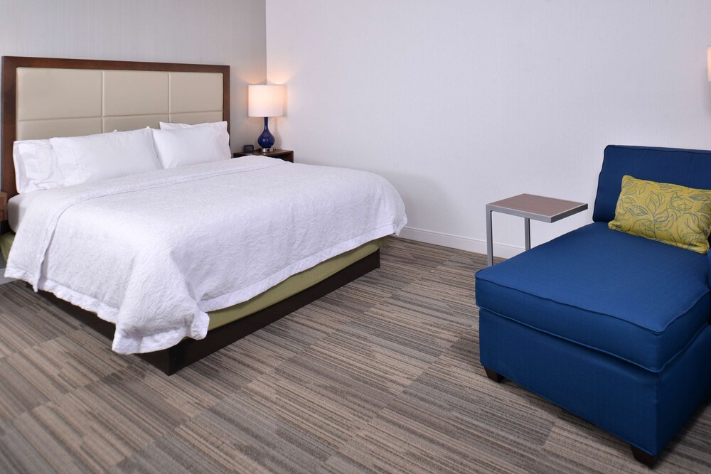 Hampton Inn Suites Ann Arbor West 22/47