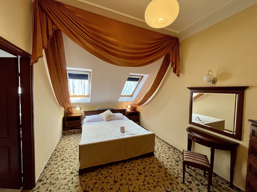 Hotel Korona Eger 13/66