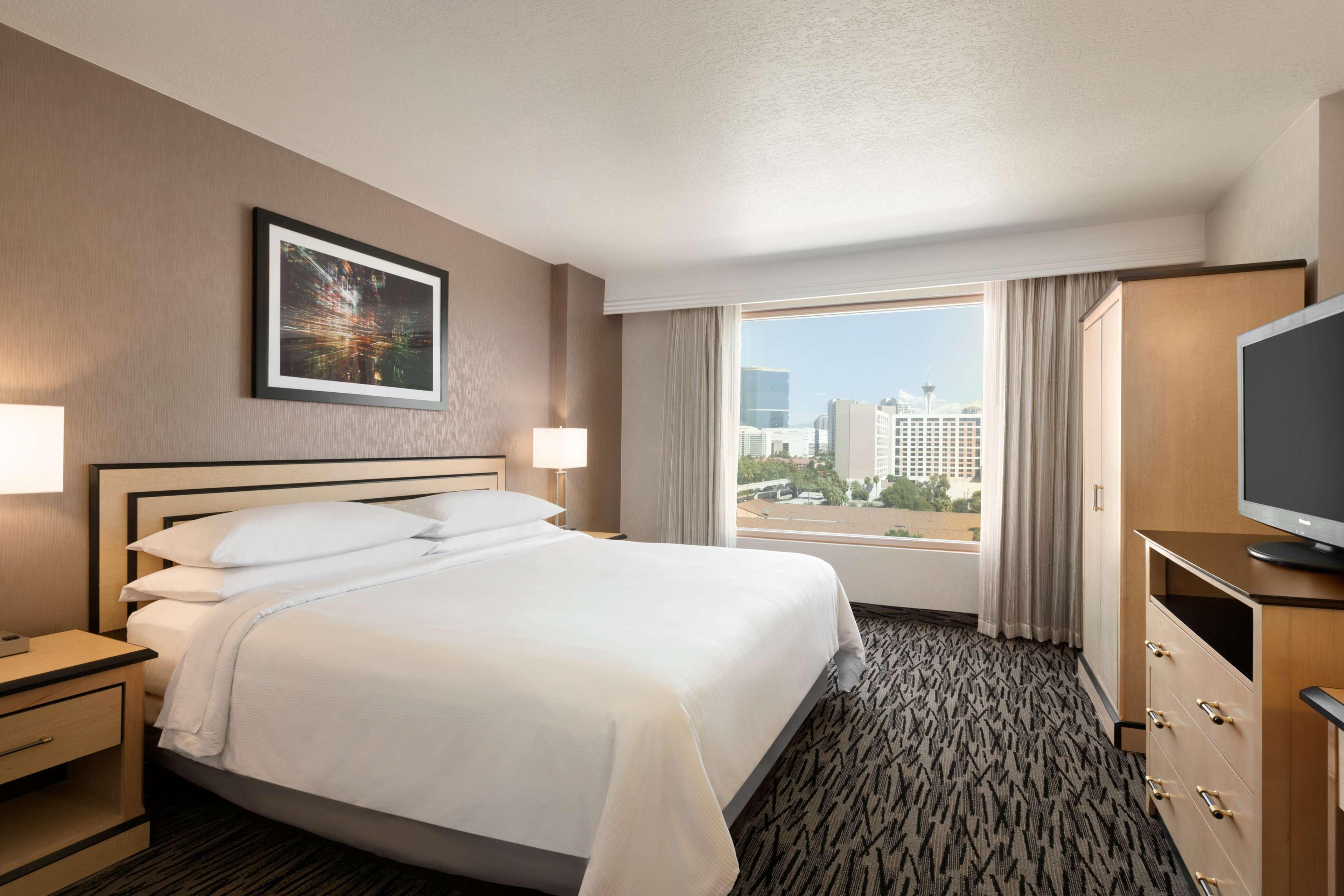 2 ROOMS, SUITE, KING BED
