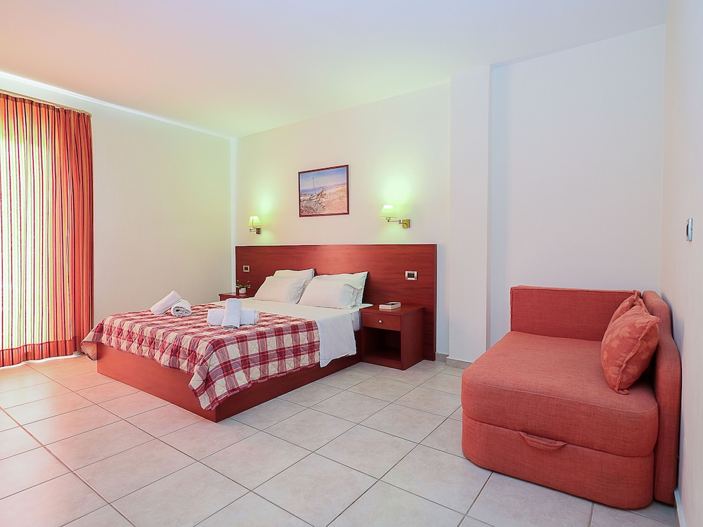 Calypso Hotel 20/67