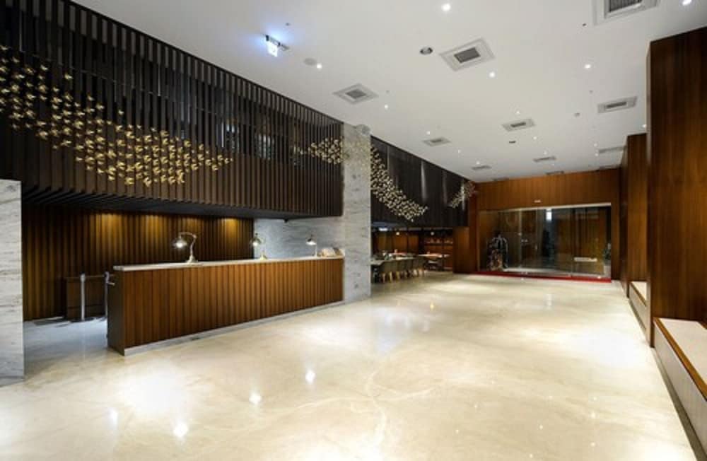 Aeris International Hotel 10/61