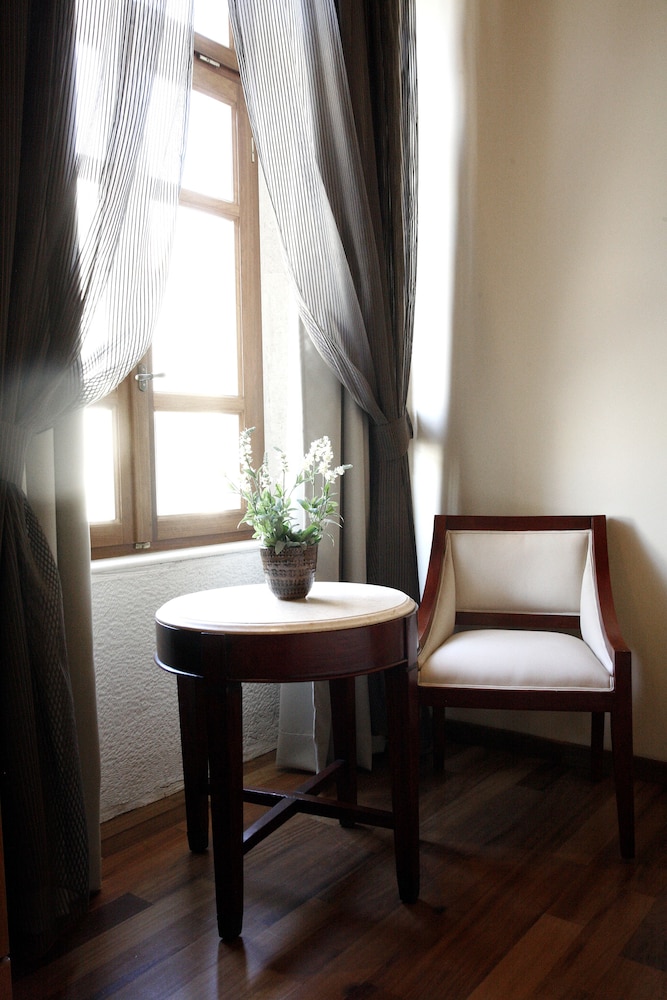 Leo Hotel 34/50