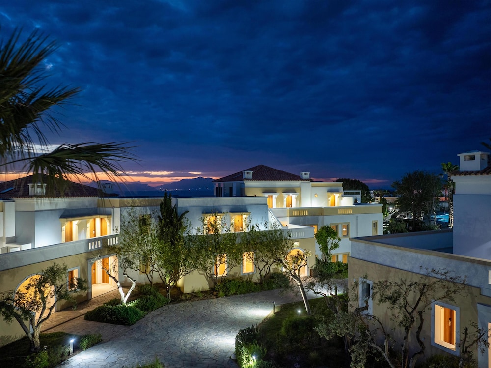 Neptune Luxury Resort photo5