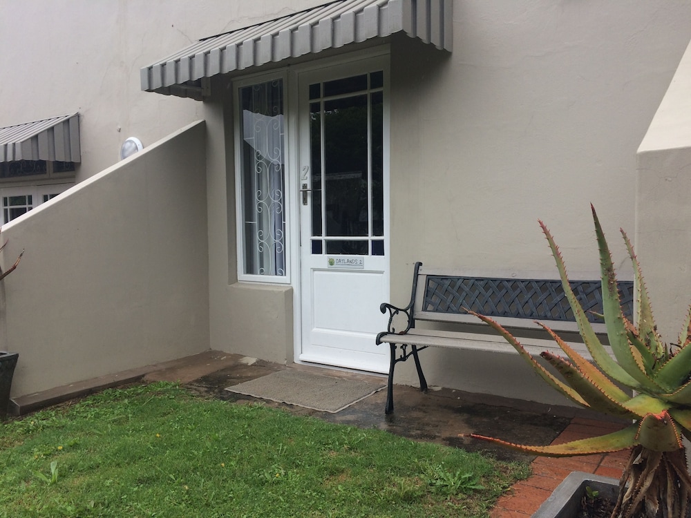 30 On Oatlands Road 23/27