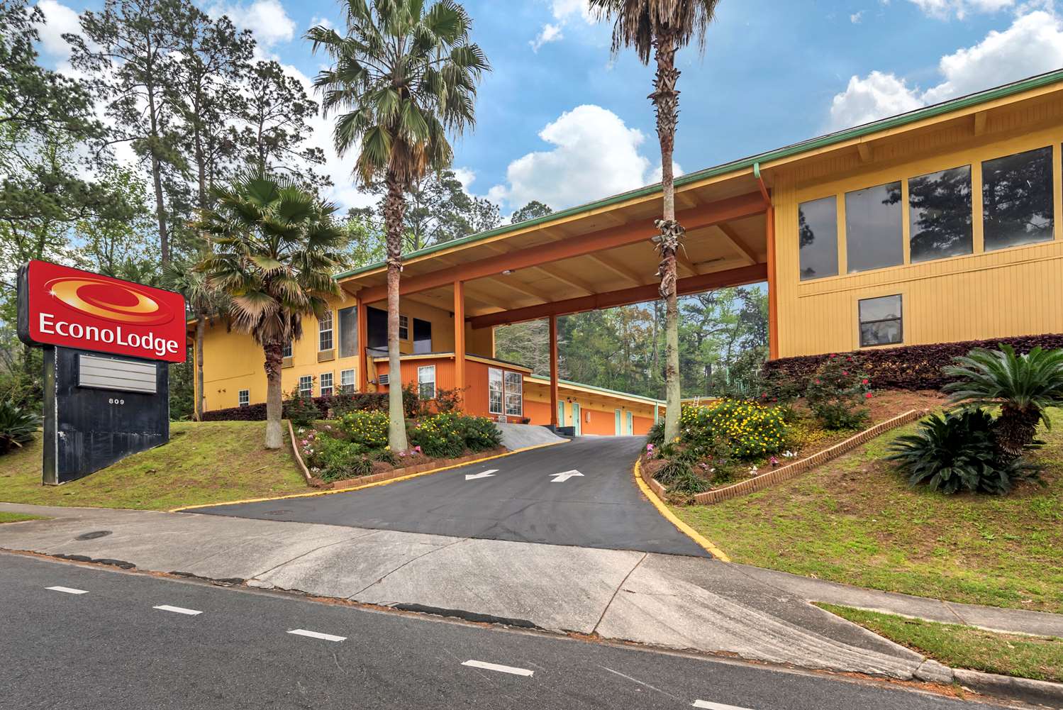 Econo Lodge Tallahassee Downtown - University 14/14