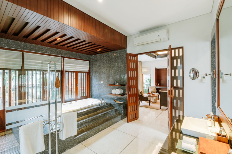 3 Bedrooms, Royal, Courtyard, Villa