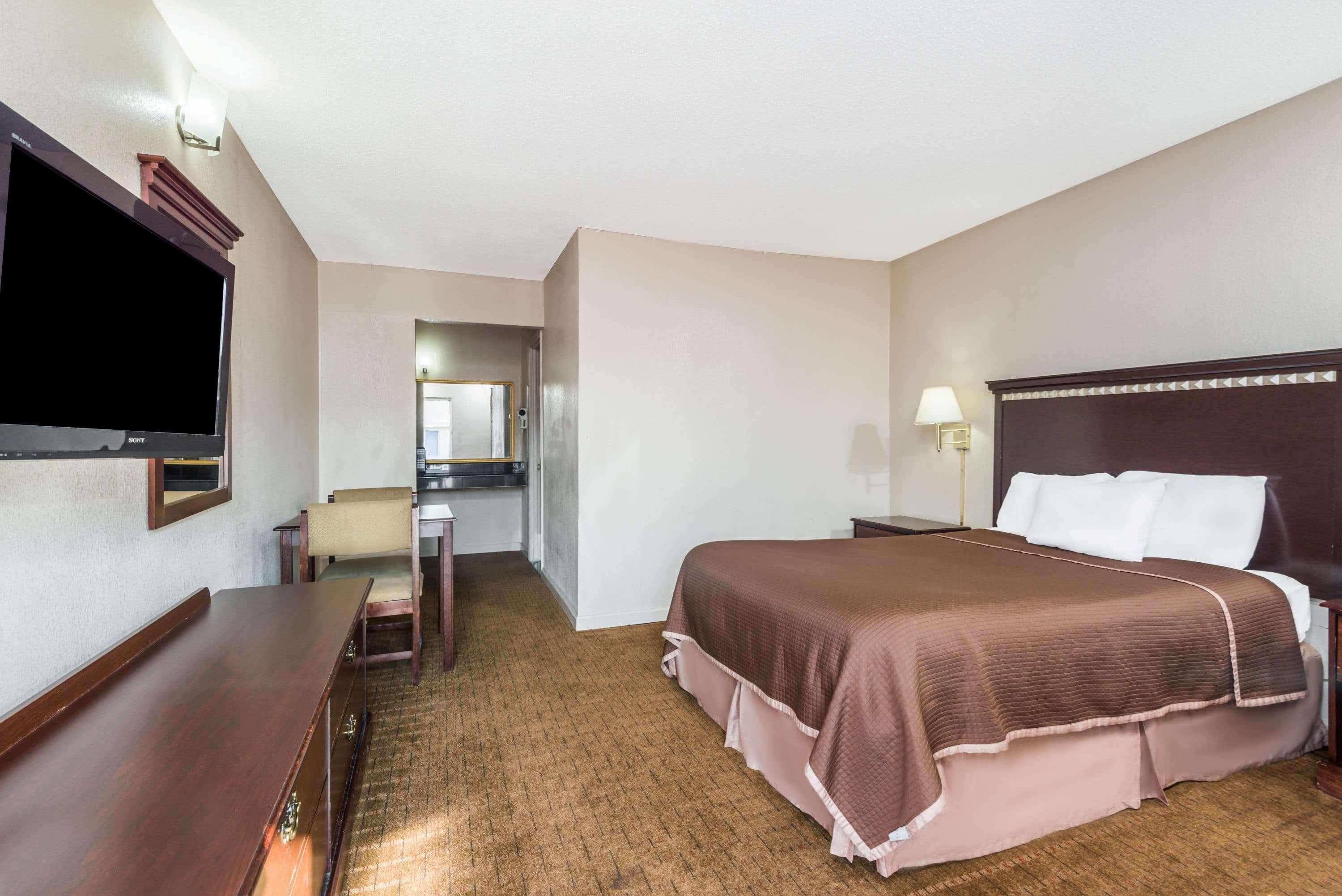 Howard Johnson By Wyndham Springfield 12/31