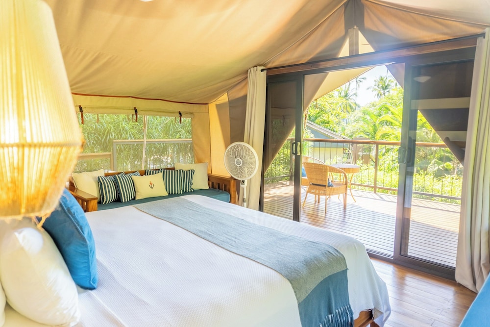 TENT, SUITE, KING BED