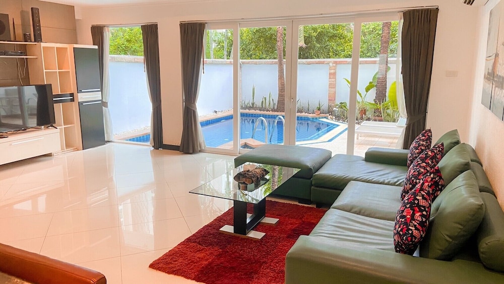 Hidden Palm Pool Villas 34/43