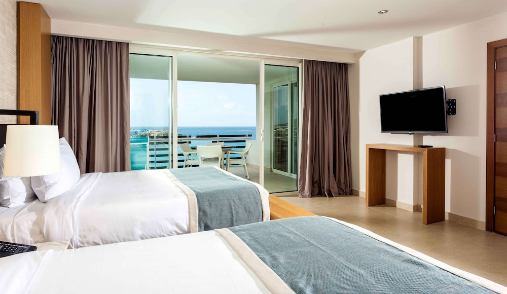 2 Bedrooms, Royal, Executive, Penthouse, Suite, 1 King and 2 Double Beds, Ocean View, Butler