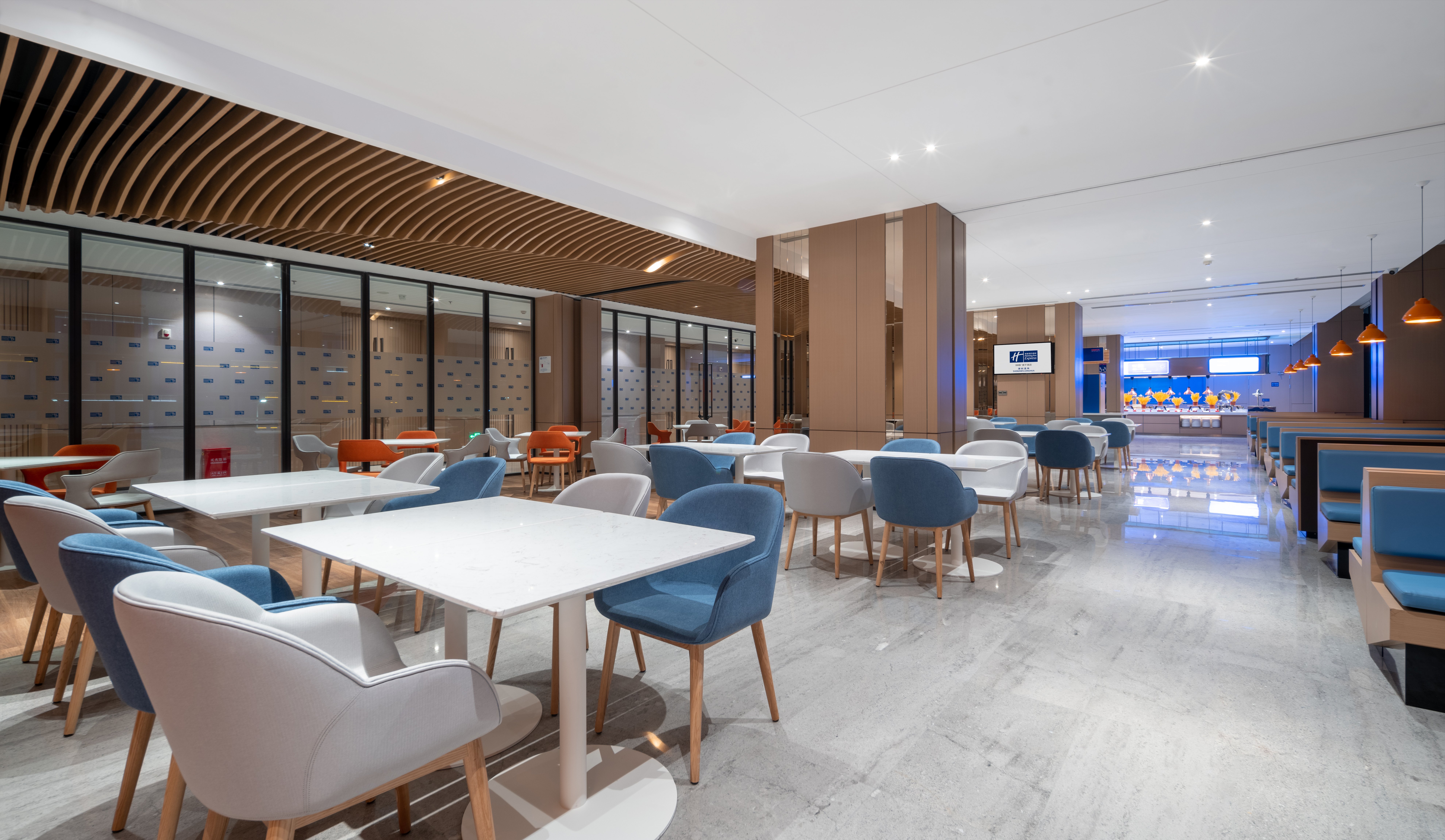 Holiday Inn Express Shenzhen Longhua 59/77