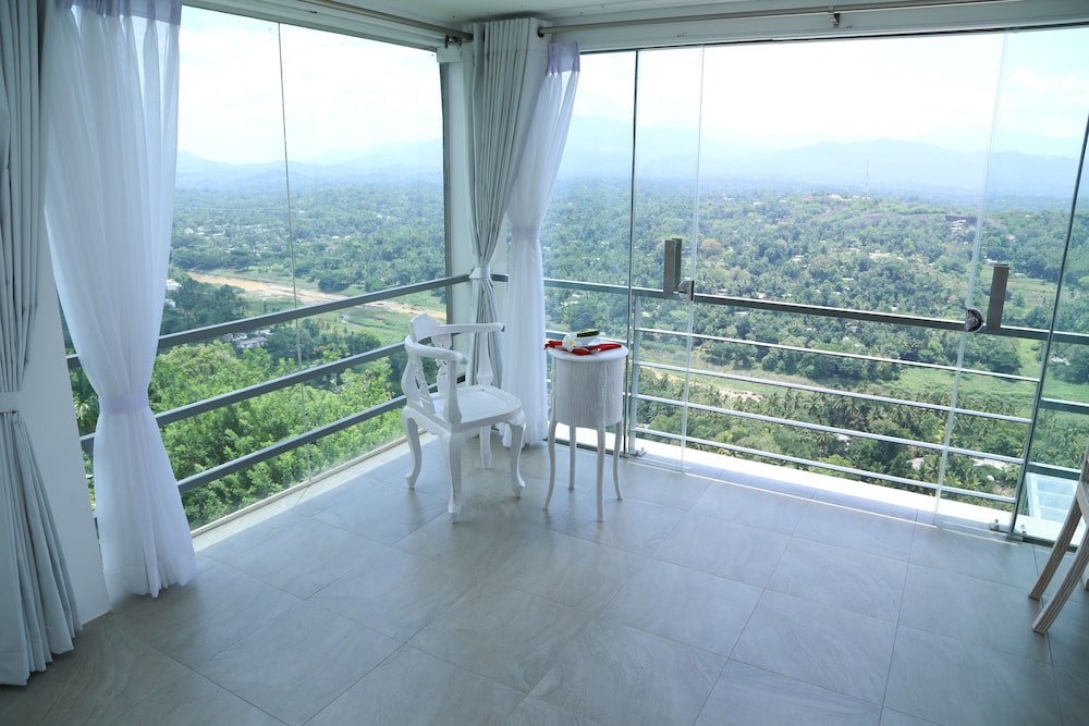Sky Pavilion 40/70