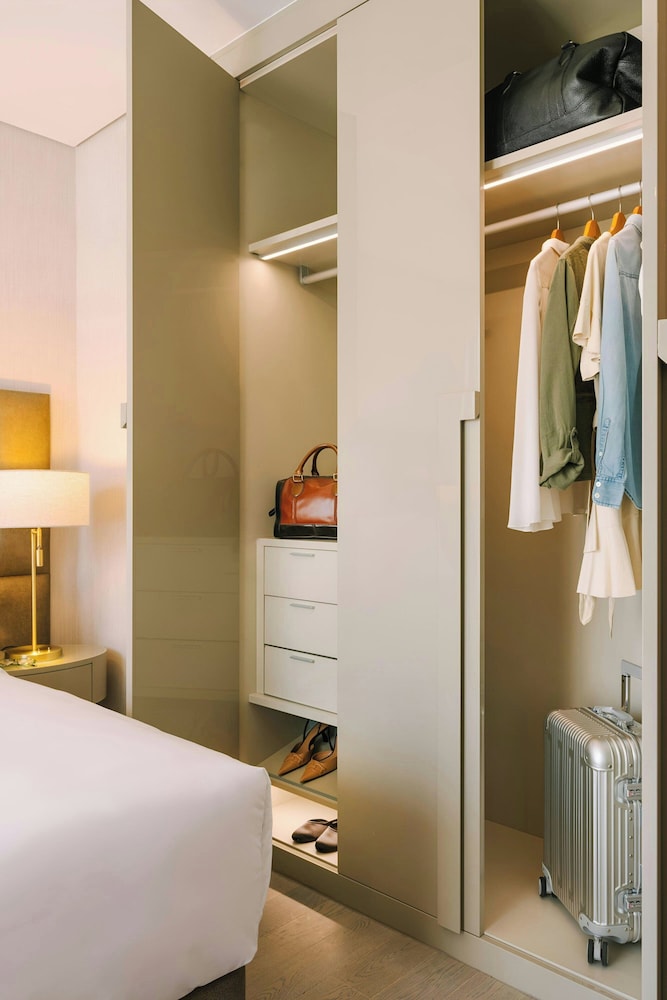 Aura Suites Downtown 48/48