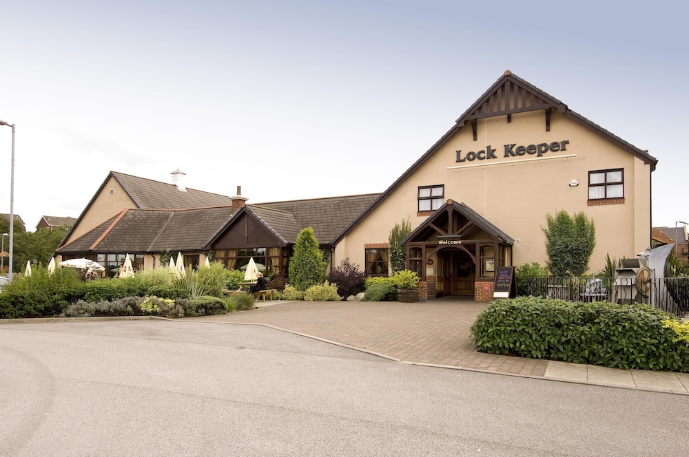 Premier Inn Chesterfield North in CHESTERFIELD - UK