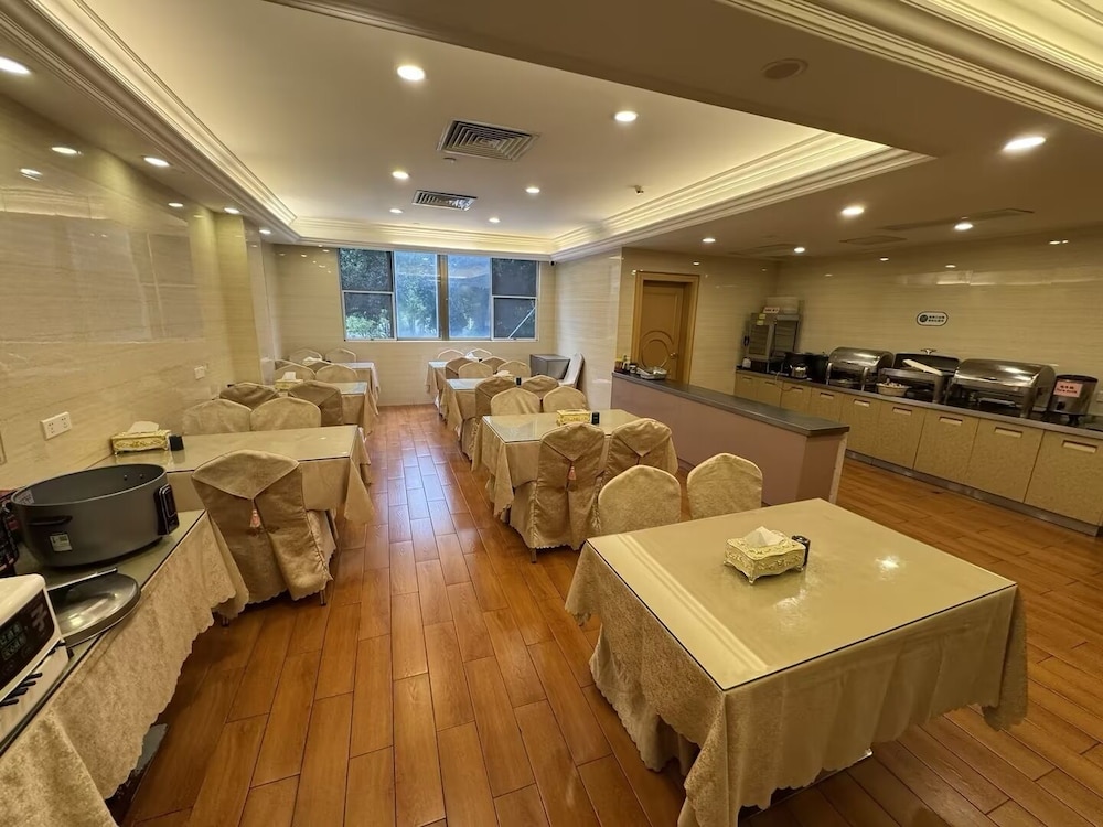 Vienna 3 Best Hotel (Guangzhou Convention & Exhibition Center Chigang Road) 50/55