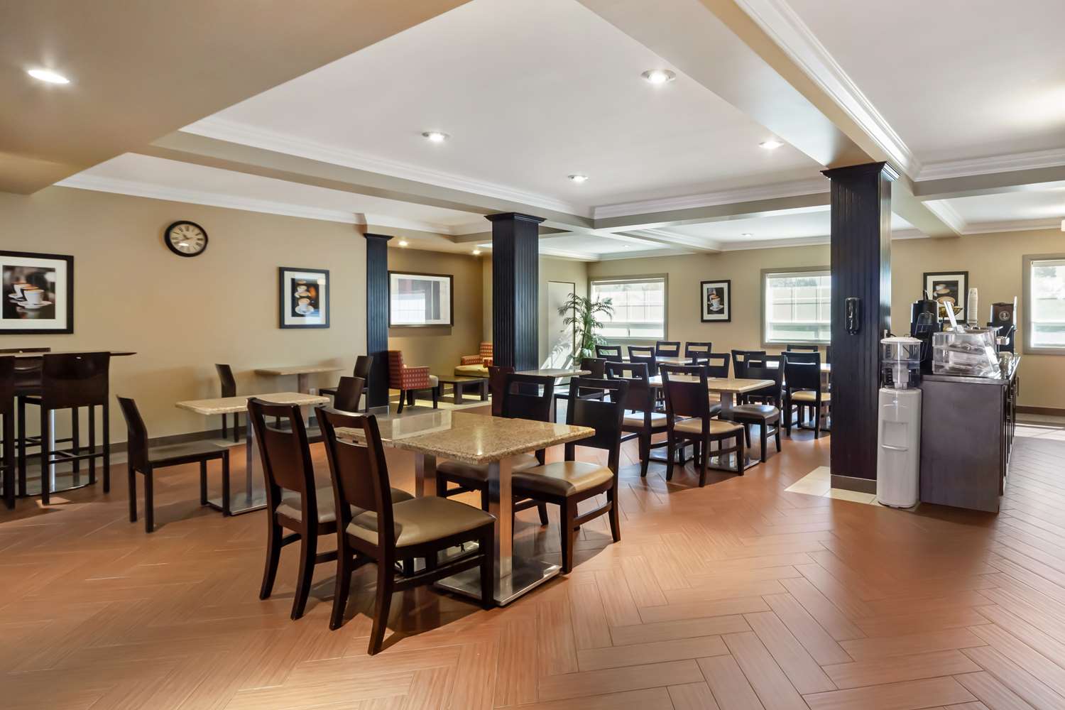 Best Western Plus Peace River Hotel and Suites 37/46