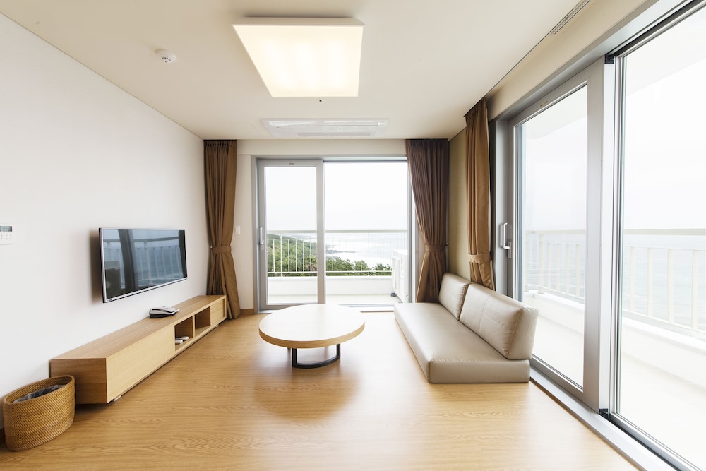 Kumho Jeju Resort 36/62
