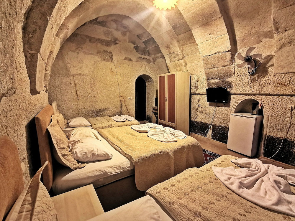 Falcon Cave Suites 33/49