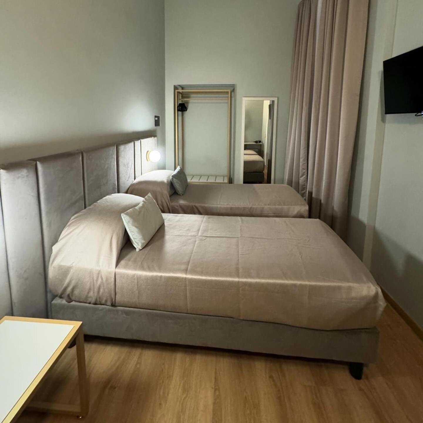 Deluxe, Double or Twin Bed, Hotel Romantica 7/10