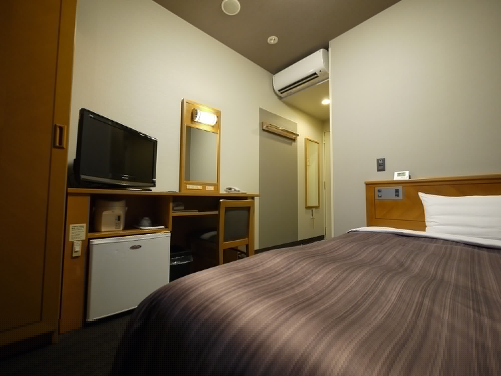 ROOM, SINGLE, SMOKING