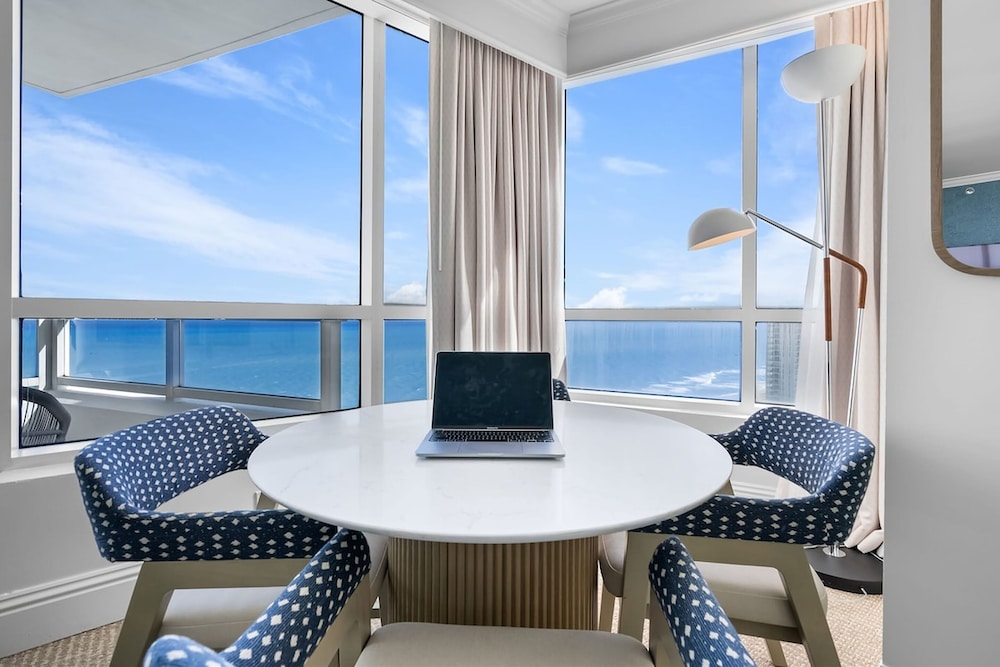 Fontainebleau Miami Beach Private Luxury Suites 40/50
