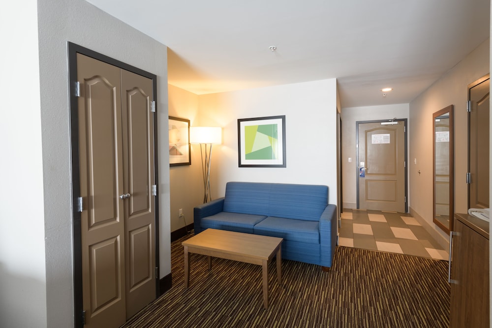 Holiday Inn Express Suites Jamestown 28/40