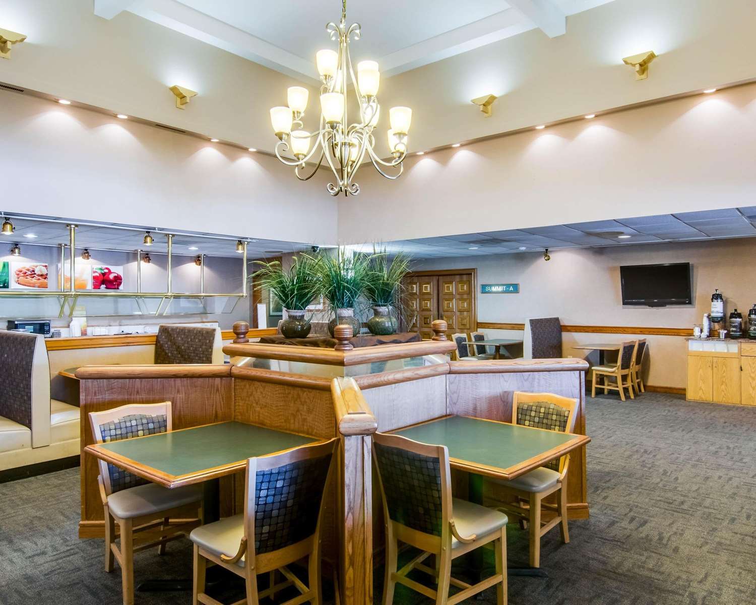 Quality Hotel and Conference Center Bluefield WV 46/56