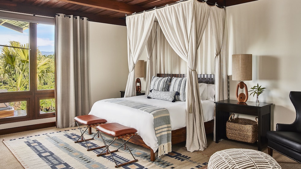 Grand, Casa, 1 King and 2 Queen Beds, with Pool, Large