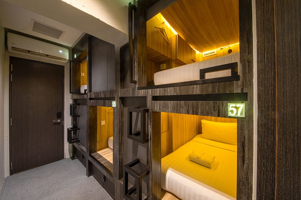 CUBE Family Boutique Capsule Hotel at Chinatown 16/66