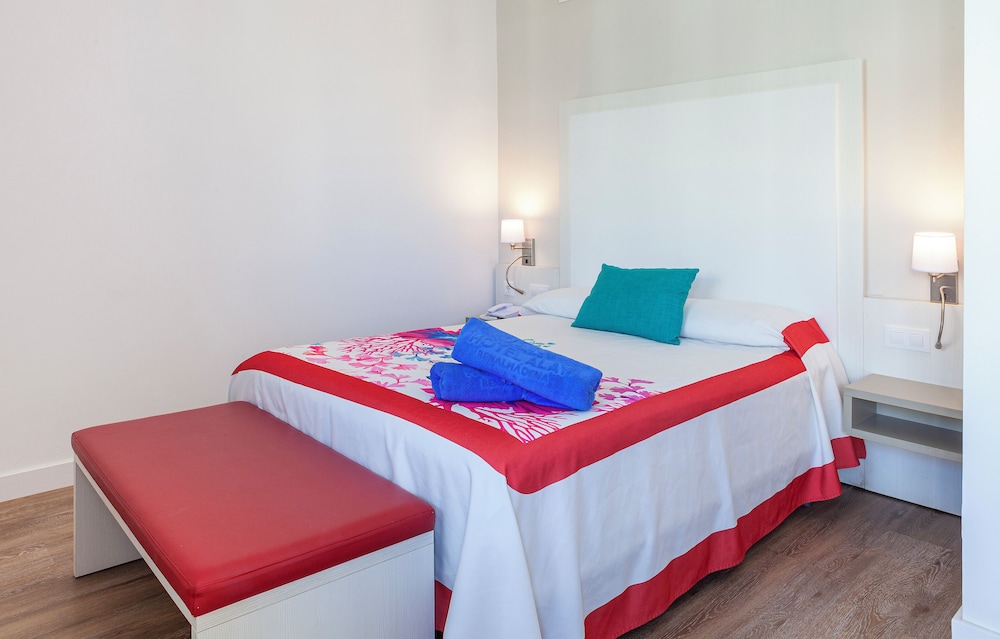 ROOM, TRIPLE, KING BED, SOFA, TERRACE