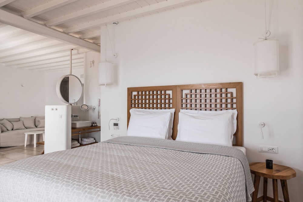 SUPERIOR, SUITE, KING BED, SEA VIEW, SOFA, JETTED TUB