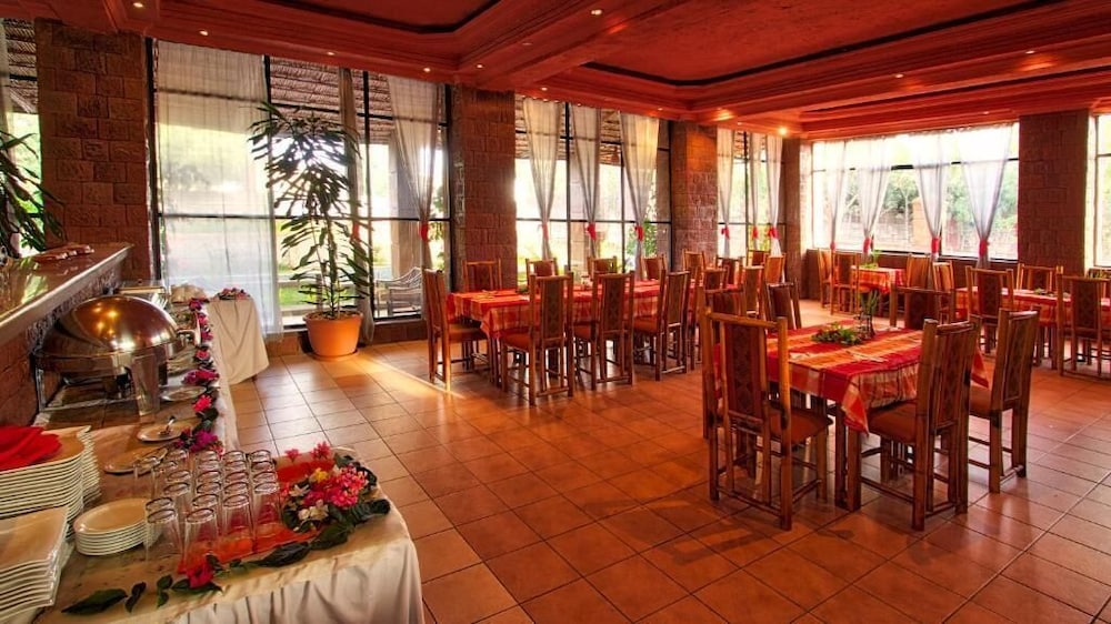 Lal Hotel And Spa 17/33