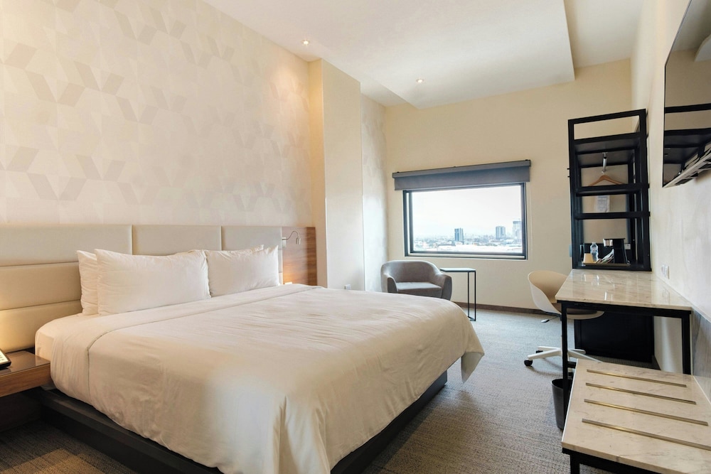 Executive, King Bed, City View