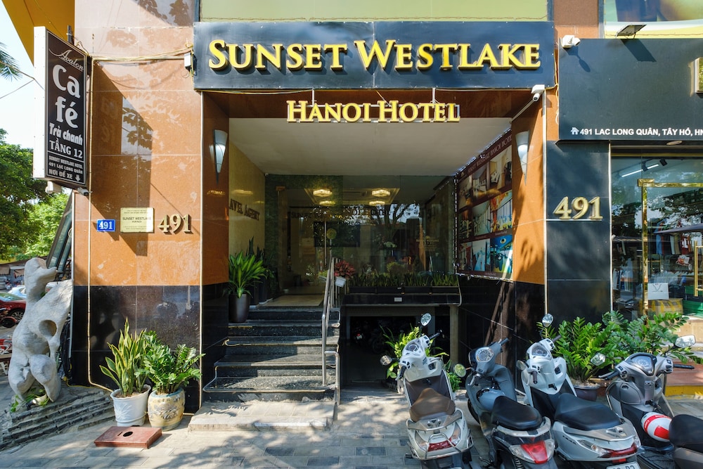 Sunset Westlake Hanoi Hotel 3/74