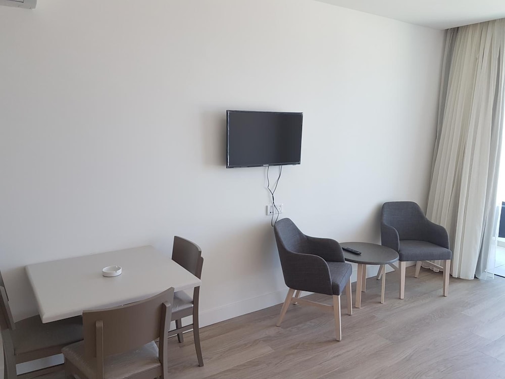 Melini Hotel Suites 30/43